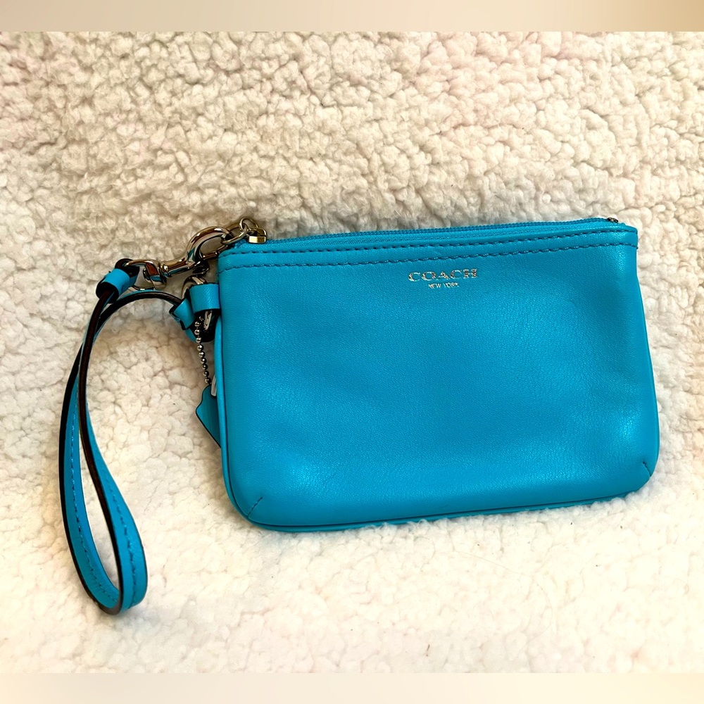 Pre-Owned Coach Leather Wristlet